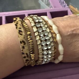 💕 eight gorgeous bracelets in one